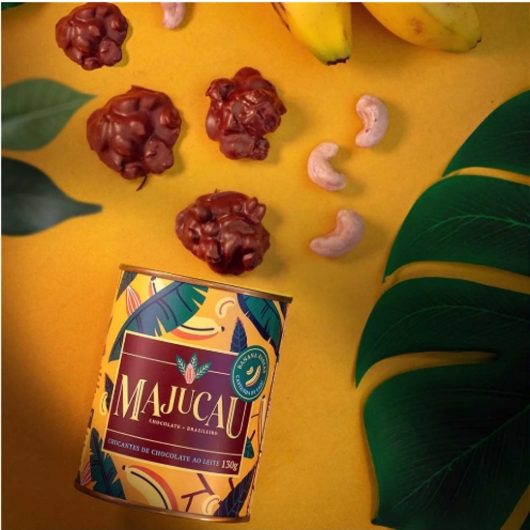 Lata Bombom Chocolate ao Leite 52% cacau Banana Passas e Castanhas de Caju Majucau | 130g