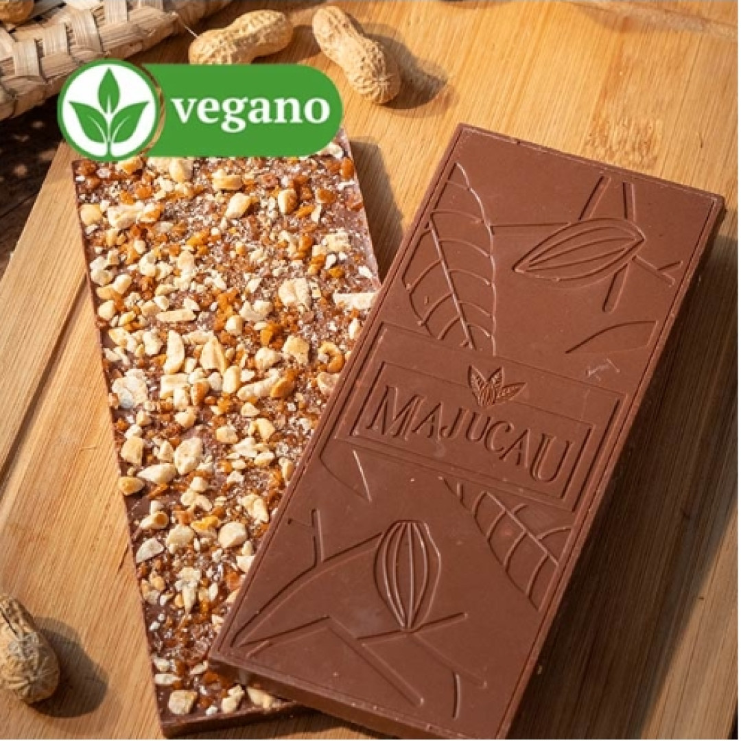 Chocolate Vegano 50% cacau com Amendoim Caramelizado – Pé de Moleque Majucau | 70g