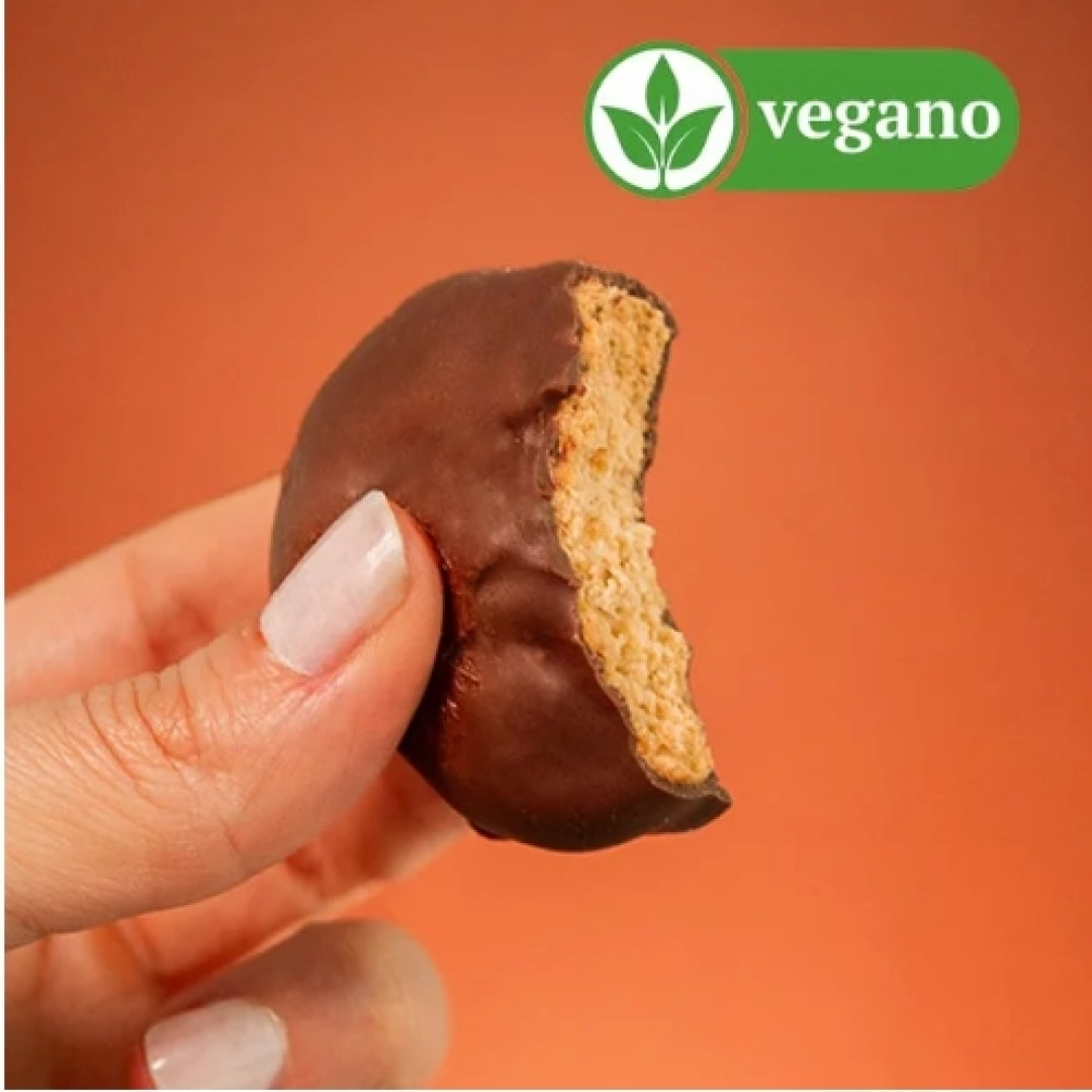 Biscoito Vegano de Castanha de Baru Banhado no Chocolate ao Leite de Aveia Majucau | 120g